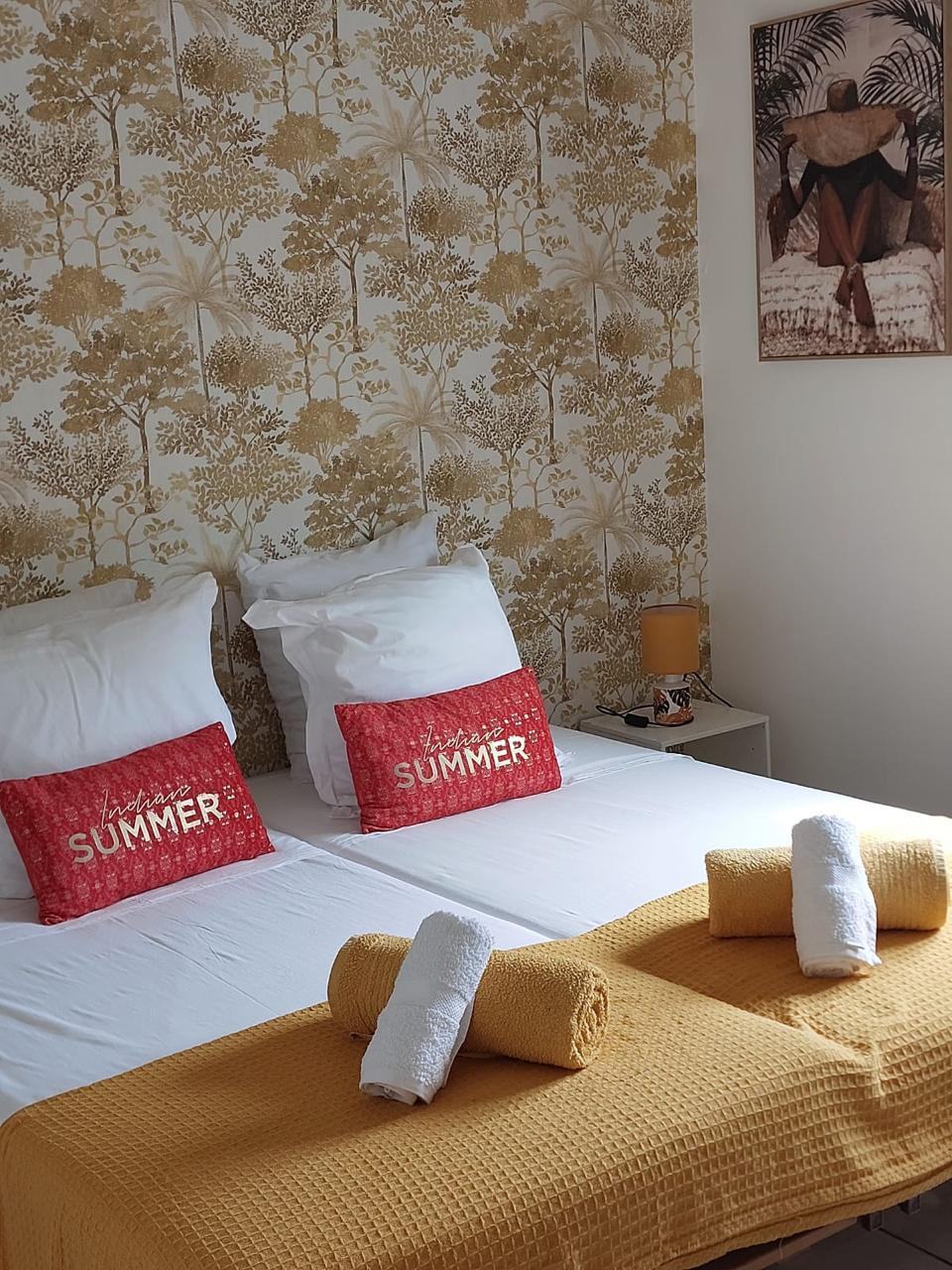 Chambre aux tons chaleureux